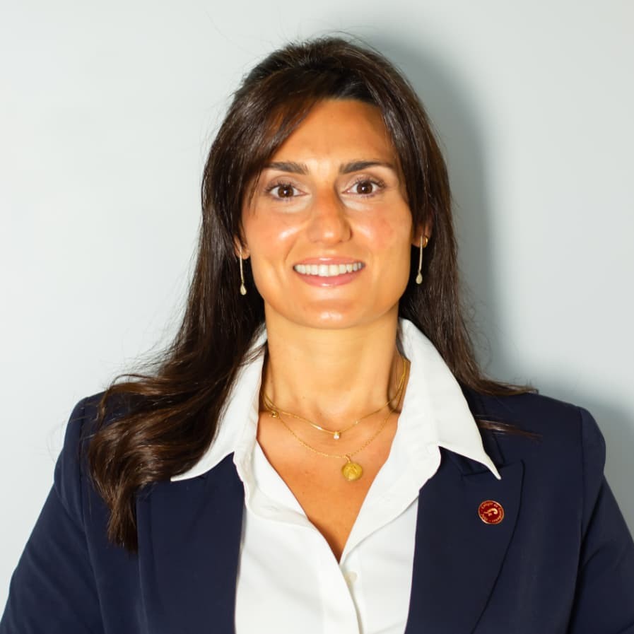 MARÍA LUJAN<br>LEUZZI